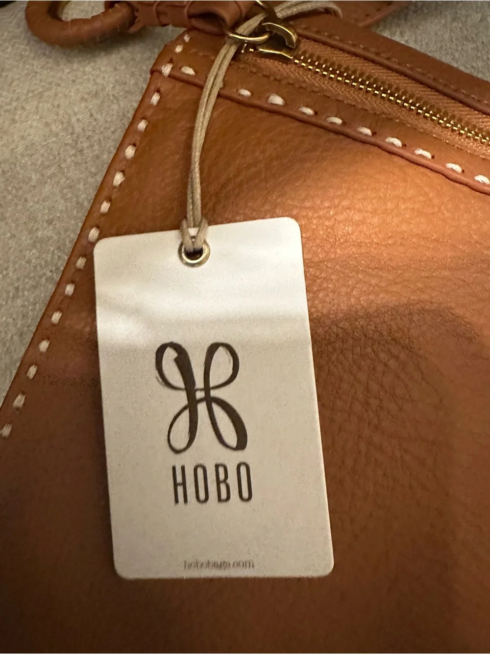 Hobo Auston warm Honey pebbled leather NWT. Shoulder bag